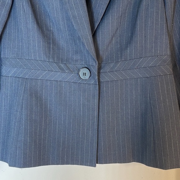 NWT. KASPER 4 Simply Chic Black Pinstripe One Button Peplum Blazer. - Picture 5 of 11